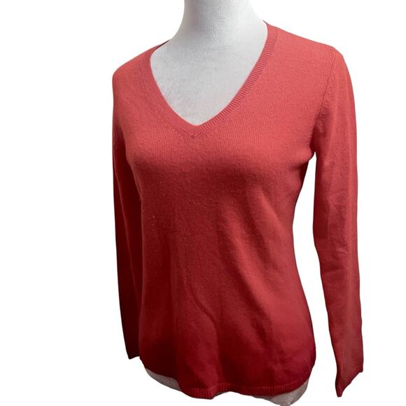 Ann Taylor 100% Cashmere V-Neck Long Sleeved Sweater | Coral | Size Medium - Picture 1 of 4